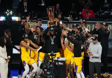 Anthony Davis brilha, Lakers vencem Pacers e conquistam a primeira edição da Copa da NBA