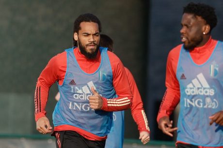 Jason Denayer acerta com o Shabab Al Ahli