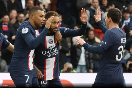 Em jogaço de duas viradas, Messi e Mbappé brilham no fim e PSG bate o Lille
