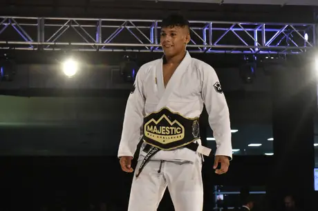 Amazonense Mica Galvão mantém cinturão de campeão no Majestic BJJ 3