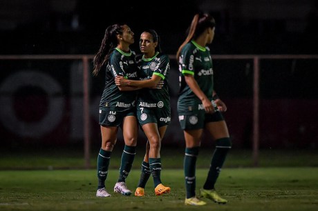 Em confronto direto, Palmeiras bate o Fla e assume a ponta provisória do Brasileiro