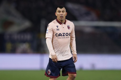 Vasco negocia contratação do veterano Gary Medel