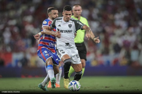 Fortaleza vence Atlético no Castelão, pega o elevador e se aproxima dos líderes