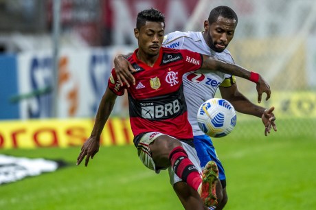 Com brilho de Arrascaeta, Flamengo é certeiro e vence Fortaleza no Maracanã