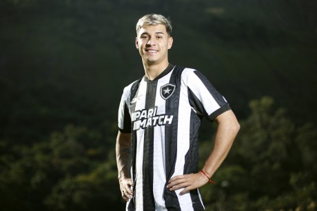 Botafogo confirma a contratação de Mateo Ponte