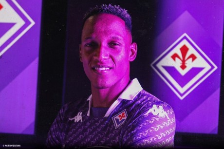 Mina flerta com saída da Europa, mas acerta com a Fiorentina