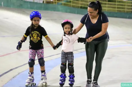 Prefeitura de Manaus abre inscrições para projeto com aulas gratuitas de patins