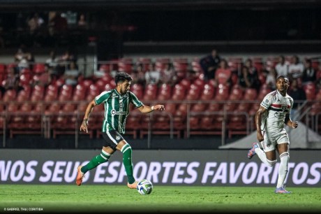 São Paulo volta a vencer no Brasileirão e aumenta agonia do Coritiba