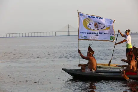 Manaus recebe título e bandeira de 