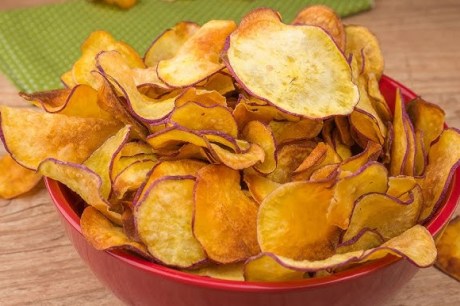 Receita de chips de batata-doce assada