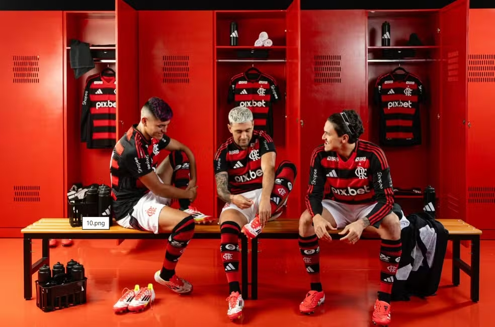 Por que as cores do Flamengo são vermelho e preto? Conheça a origem do uniforme rubro-negro