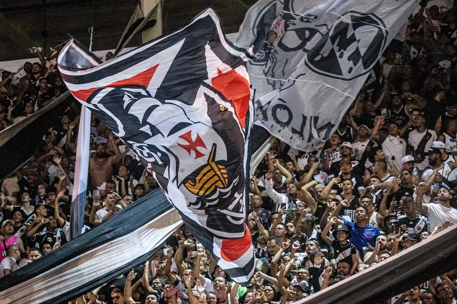 A origem do hino do Vasco: a história completa da canção que virou símbolo cruzmaltino