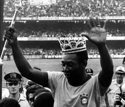 Como nasceu o apelido Rei para Pelé? A história real da coroa do futebol