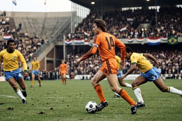Holanda de 1974 ficou 6 jogos invicta, sofreu apenas um gol antes da final e revolucionou o futebol mesmo sem ganhar a Copa